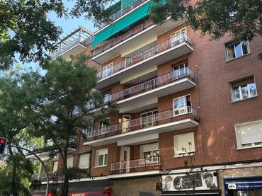 Piso con balcón en venta en Ciudad Lineal