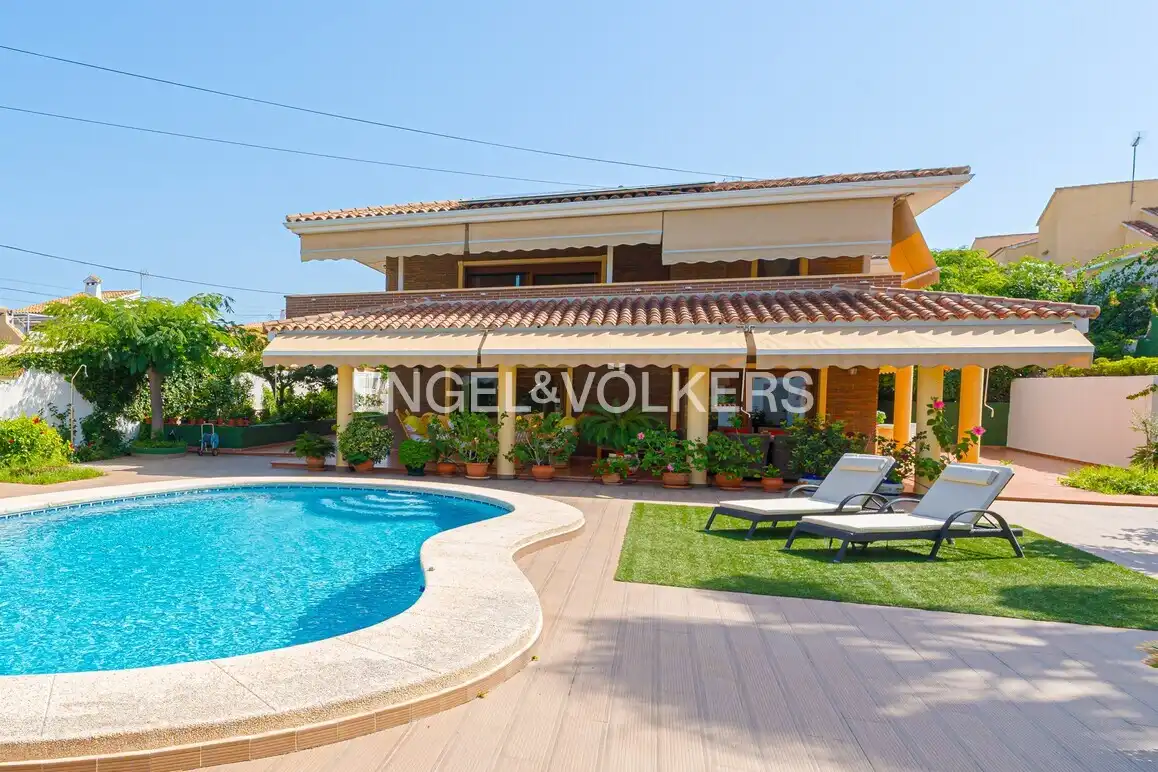 Vista exterior de Casa o chalet en venta en Benidorm con Aire acondicionado, Jardín privado y Piscina