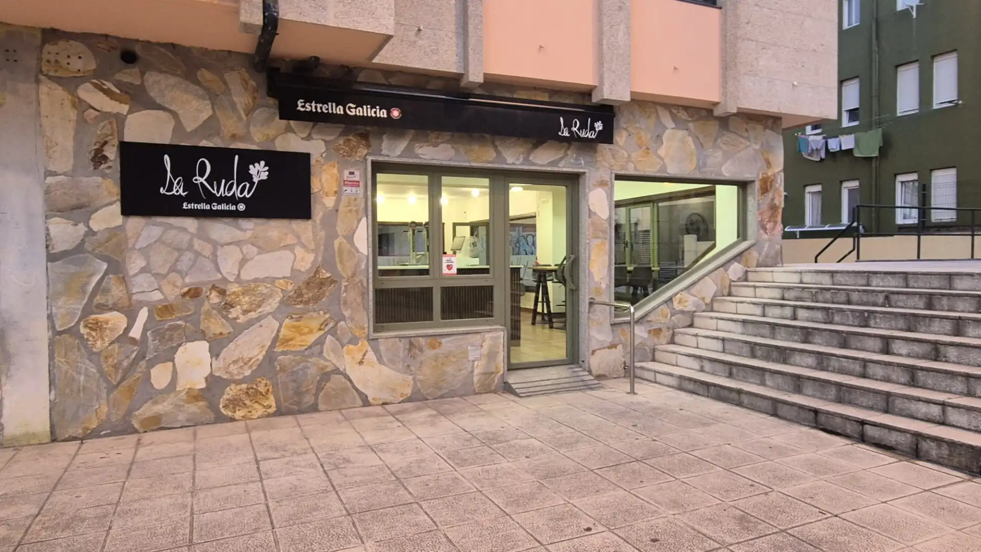 Commercial properties for rent in Vigo   with Heating, Parquet flooring and Terrace