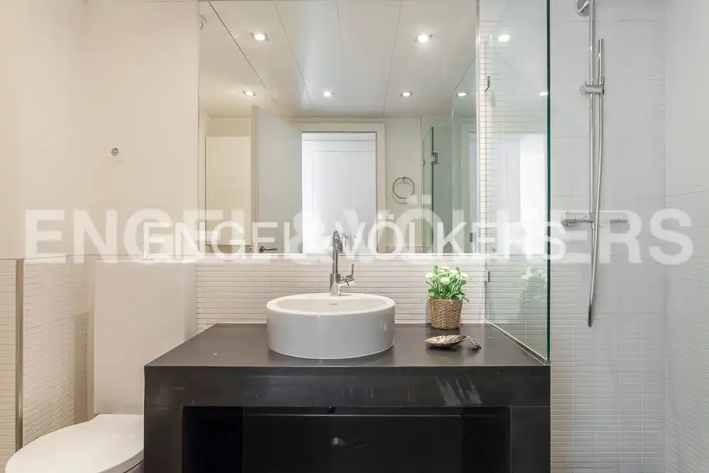 Bathroom of Attic for rent in Madrid  with Air Conditioner, Heating and Furnished