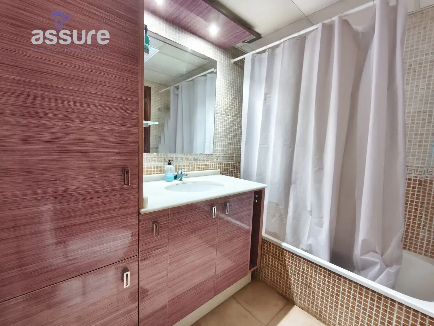 Baño de Casa adosada en venta en Huelva con Aire acondicionado, Calefacción y Jardín privado
