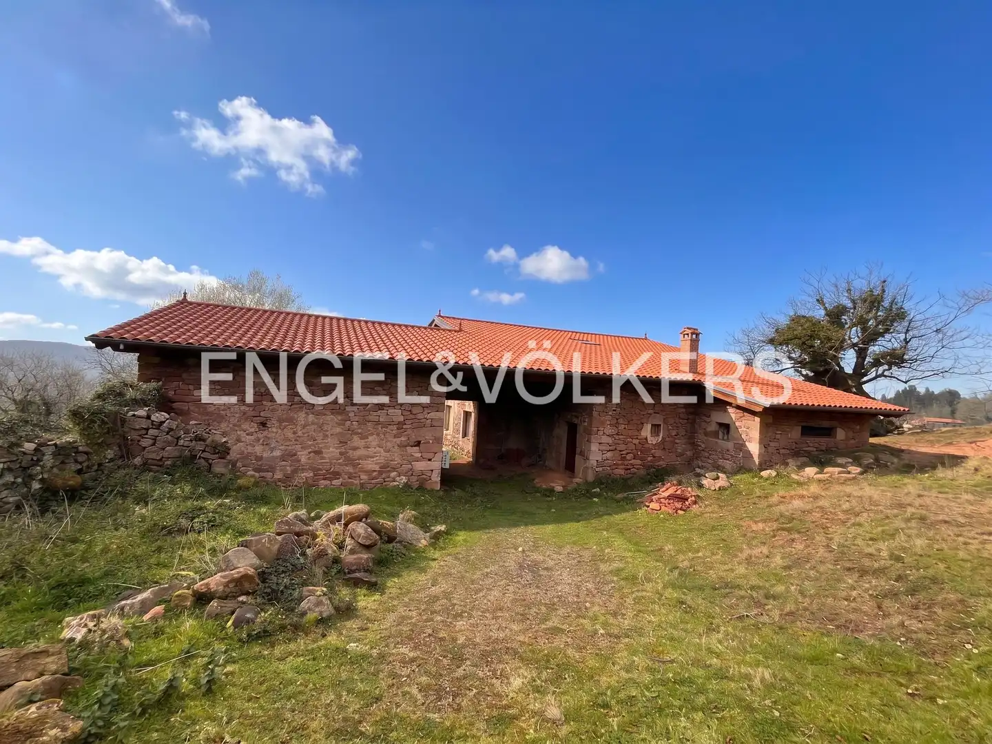Vista exterior de Finca rústica en venda en Mazcuerras amb Calefacció i Jardí privat