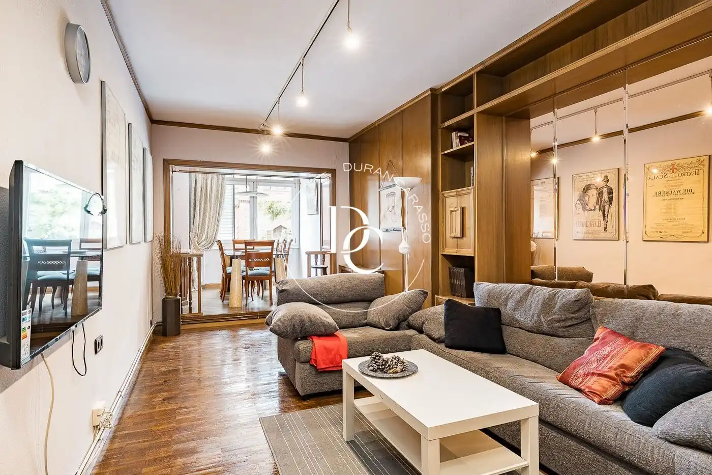 Sala d'estar de Pis en venda en Barcelona amb Aire condicionat, Calefacció i Moblat