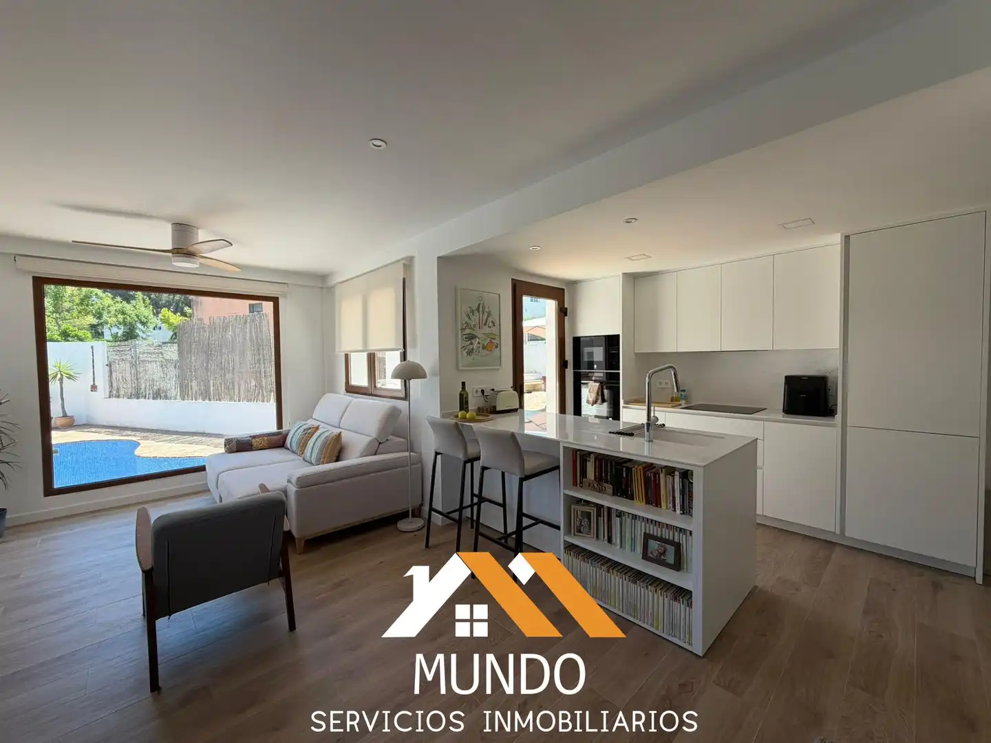 Sala de estar de Casa o chalet de alquiler en Paterna con Aire acondicionado, Terraza y Piscina