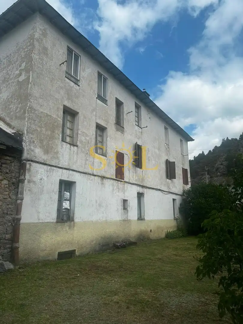 Vista exterior de Casa o chalet en venta en Cabrillanes con Calefacción y Jardín privado
