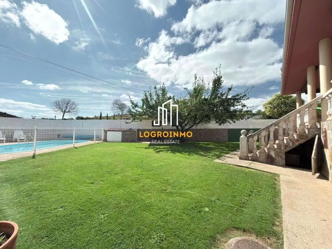Casa o chalet en venta en El Redal con Calefacción, Trastero y Piscina
