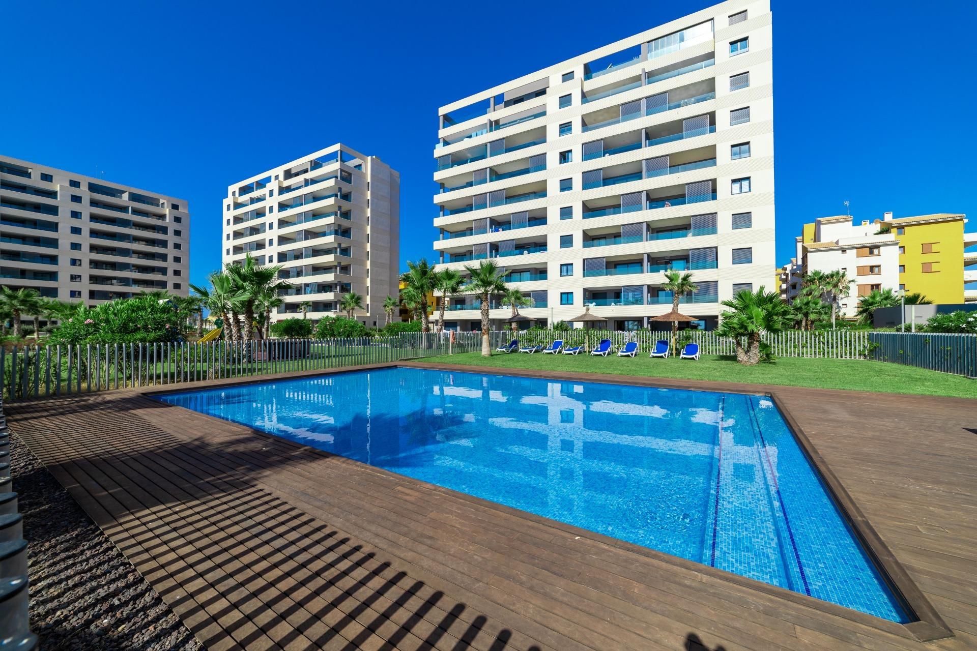 Piscina de Apartament en venda en Orihuela amb Aire condicionat, Jardí privat i Terrassa