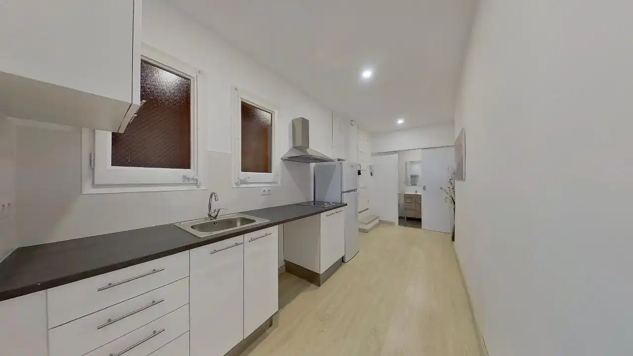 Cuina de Apartament en venda en Barcelona amb Parquet, Terrassa i Balcó