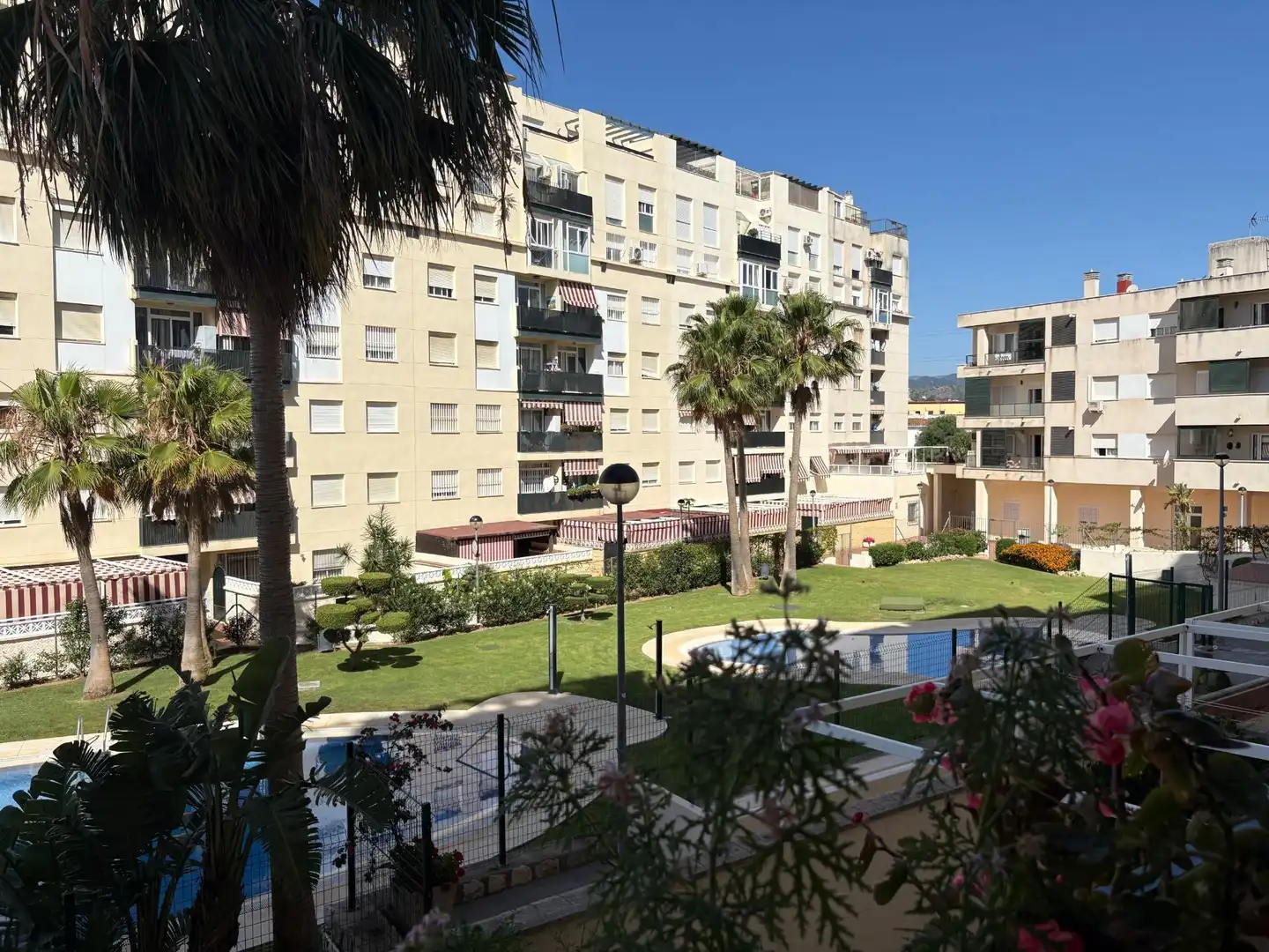 Außenansicht von Wohnung zum Verkauf in Marbella mit Terrasse und Gemeinschaftspool