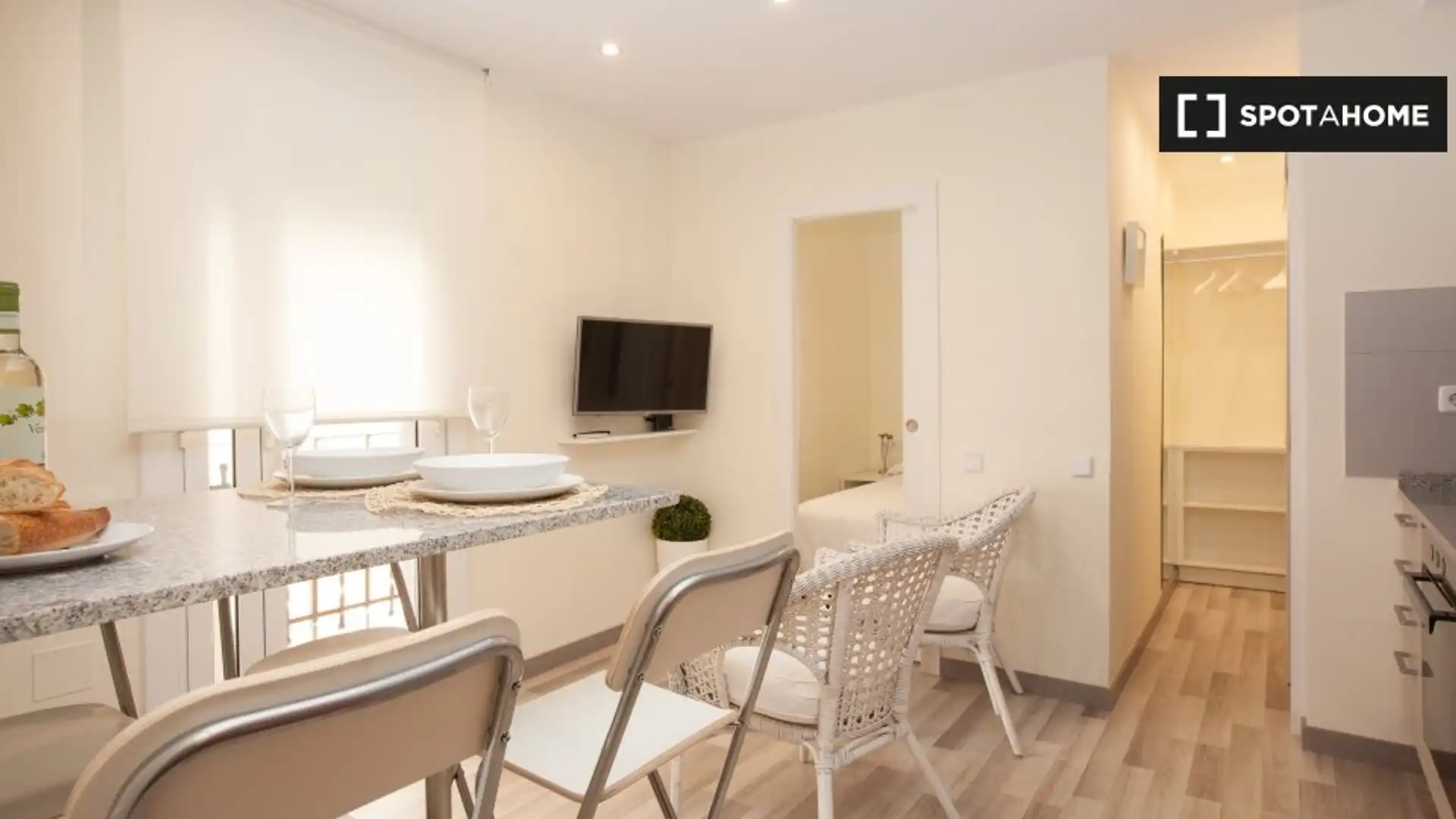 Comedor de Piso de alquiler en  Barcelona Capital con Aire acondicionado, Calefacción y Amueblado