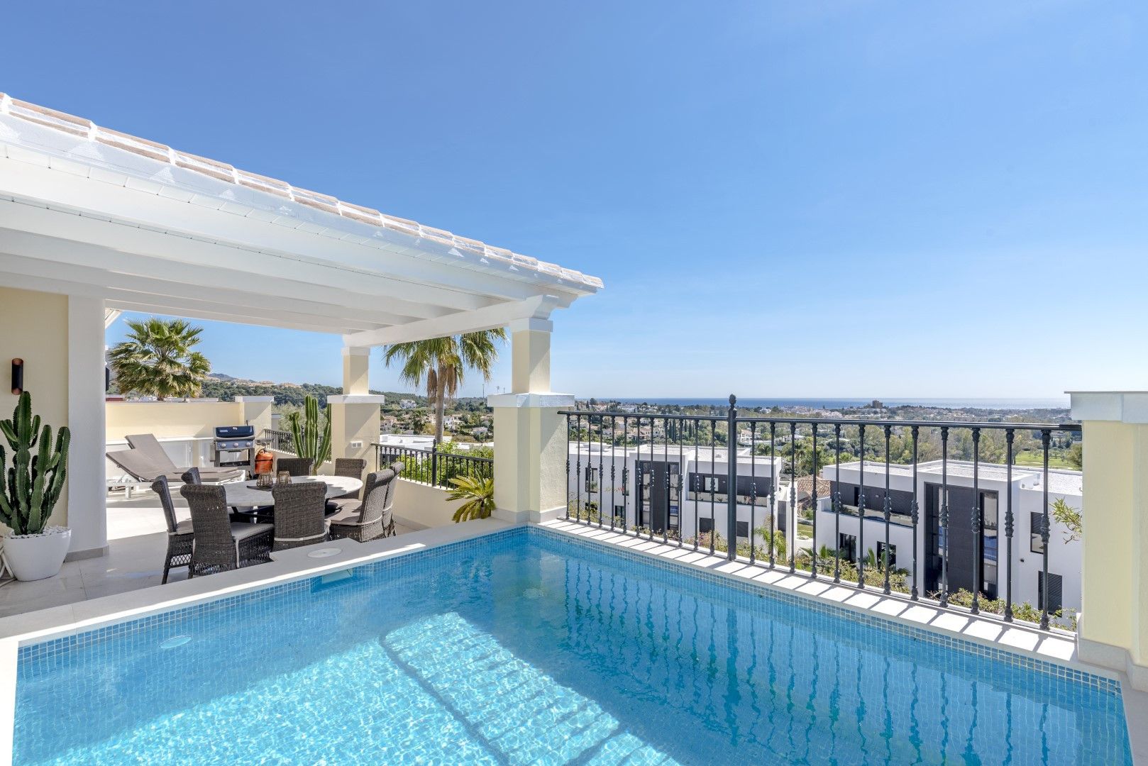 Swimming pool of Single-family semi-detached for sale in Marbella  with Air Conditioner, Private garden and Terrace