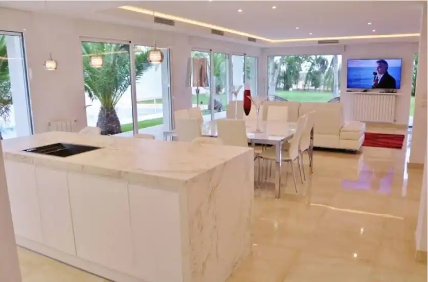 Cuina de Casa o xalet en venda en Alicante / Alacant amb Aire condicionat, Calefacció i Jardí privat