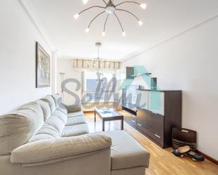 Living room of Flat to rent in Oviedo   with Heating, Parquet flooring and Storage room