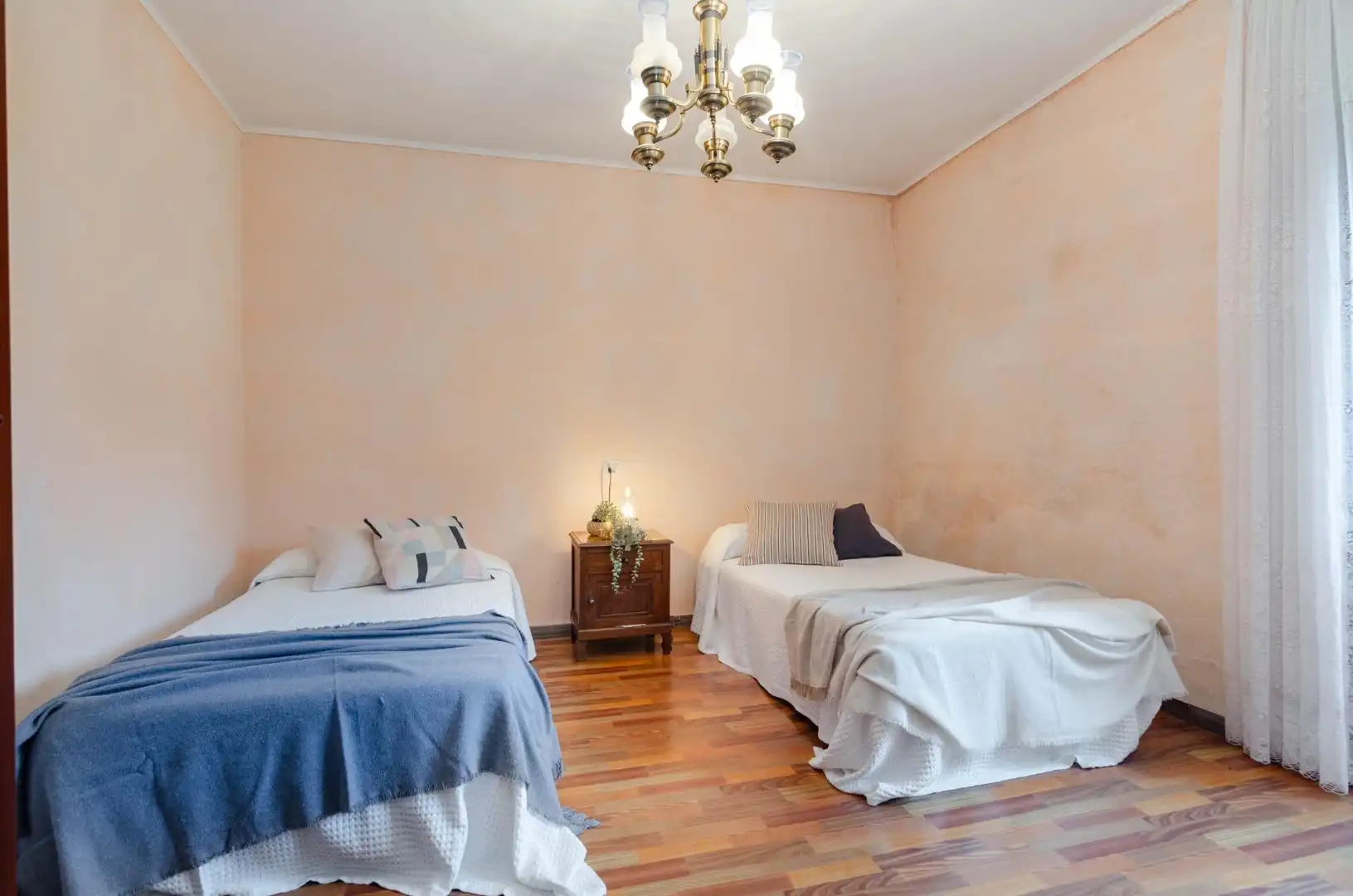 Habitación de Casa o chalet en venta en Salas con Calefacción, Jardín privado y Amueblado