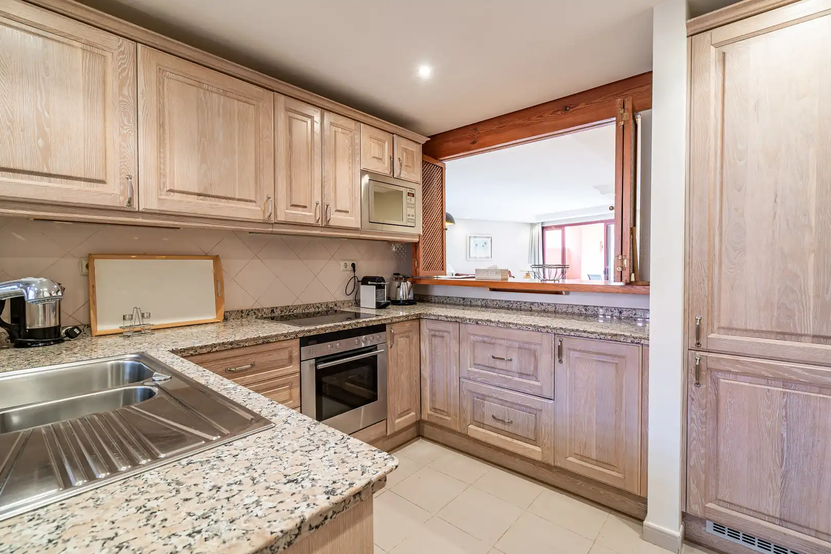 Cocina de Planta baja de alquiler en Estepona con Aire acondicionado, Terraza y Piscina