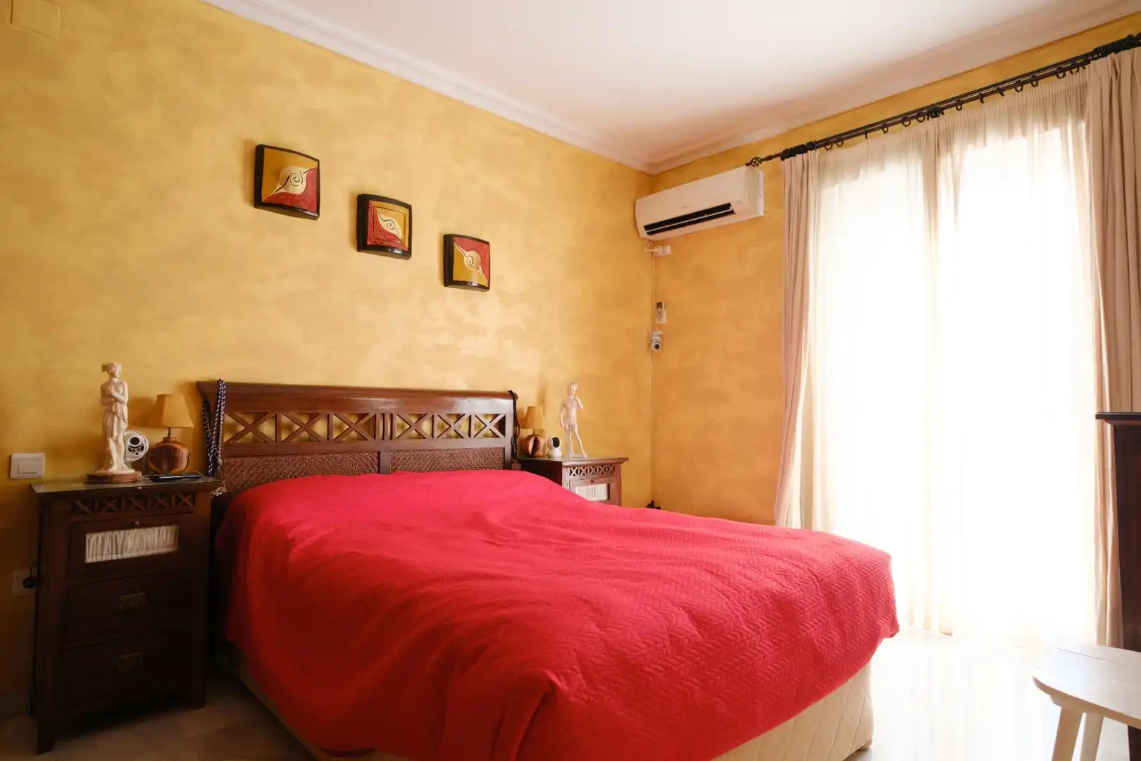 Schlafzimmer von Einfamilien-Reihenhaus zum Verkauf in La Algaba mit Klimaanlage, Heizung und Terrasse