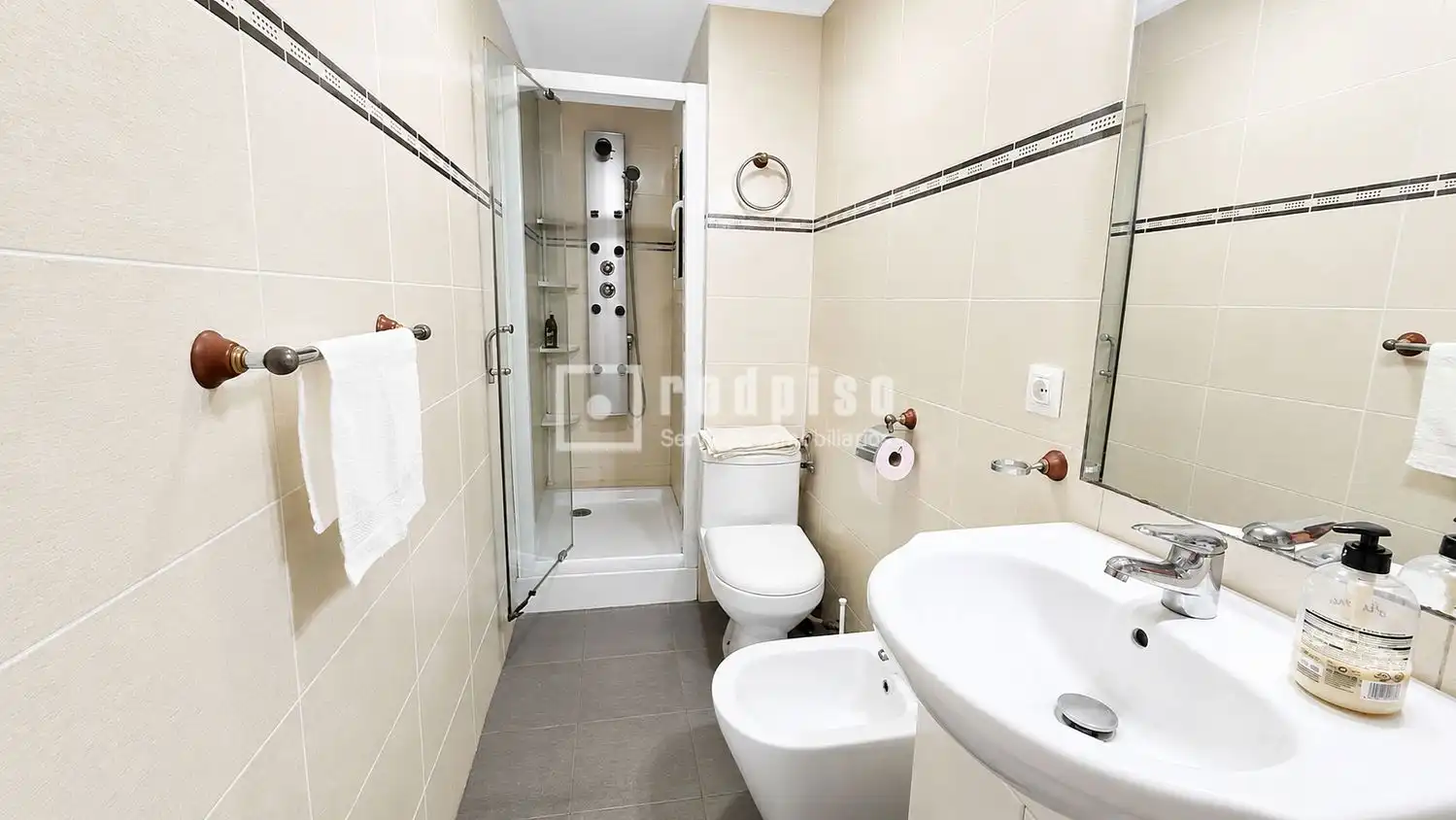 Badezimmer von Wohnung zum Verkauf in Valencia mit Klimaanlage