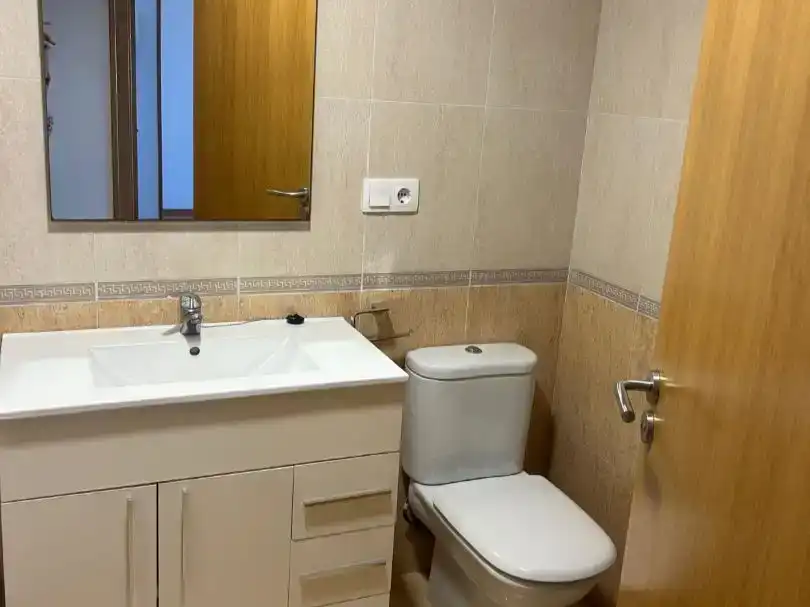 Bany de Pis en venda en Viveiro amb Piscina