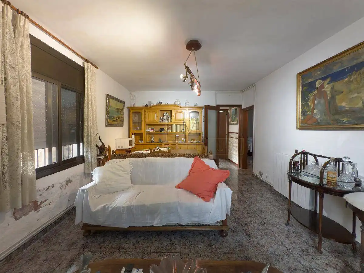 Sala d'estar de Casa o xalet en venda en Vilanova i la Geltrú amb Calefacció, Jardí privat i Terrassa