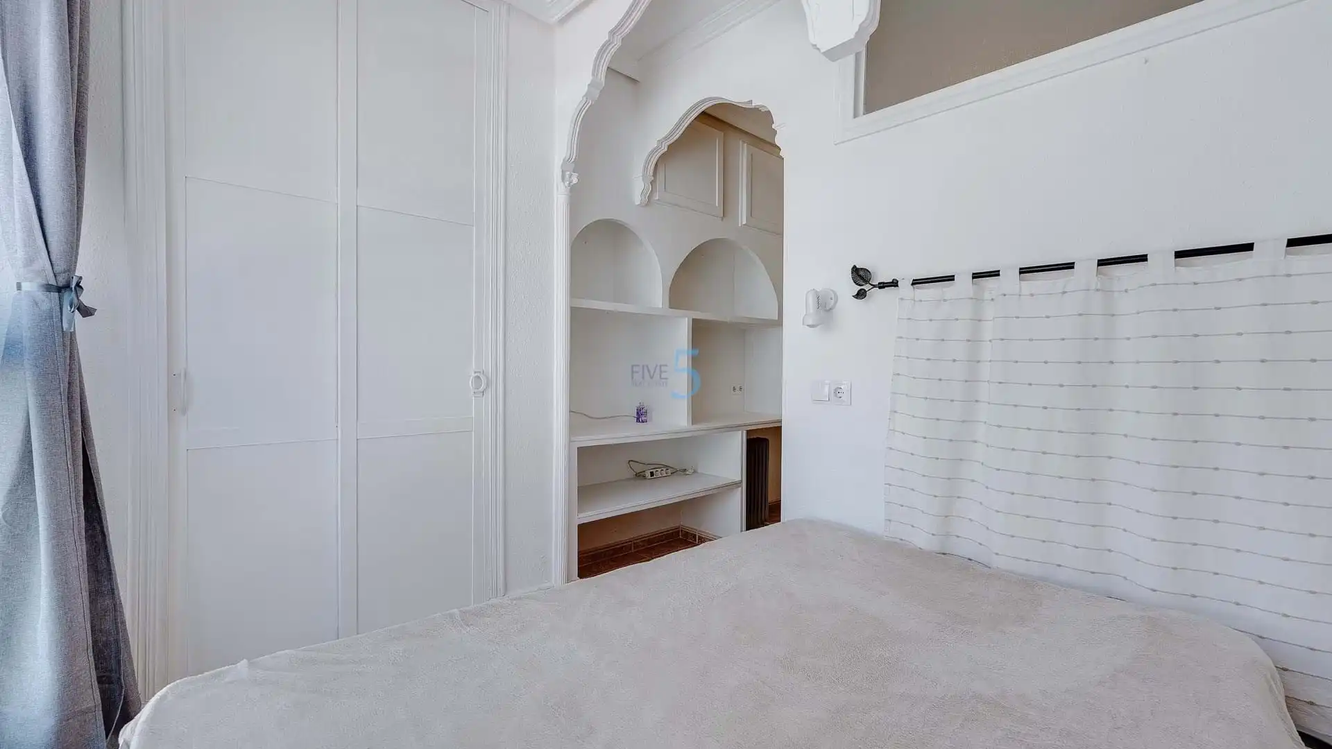 Habitación de Estudio en venta en Torrevieja con Aire acondicionado, Calefacción y Piscina