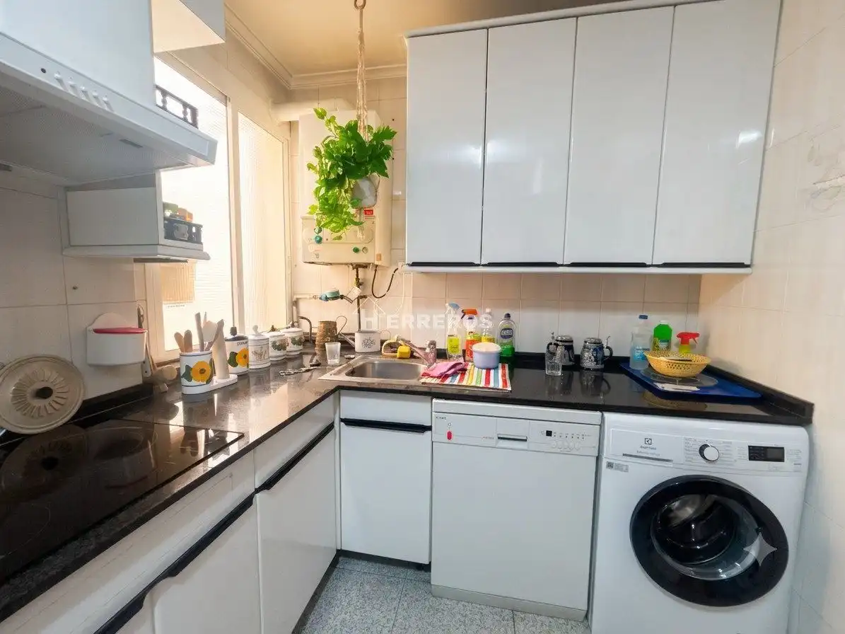 Cocina de Piso en venta en  Logroño con Calefacción, Parquet y Trastero