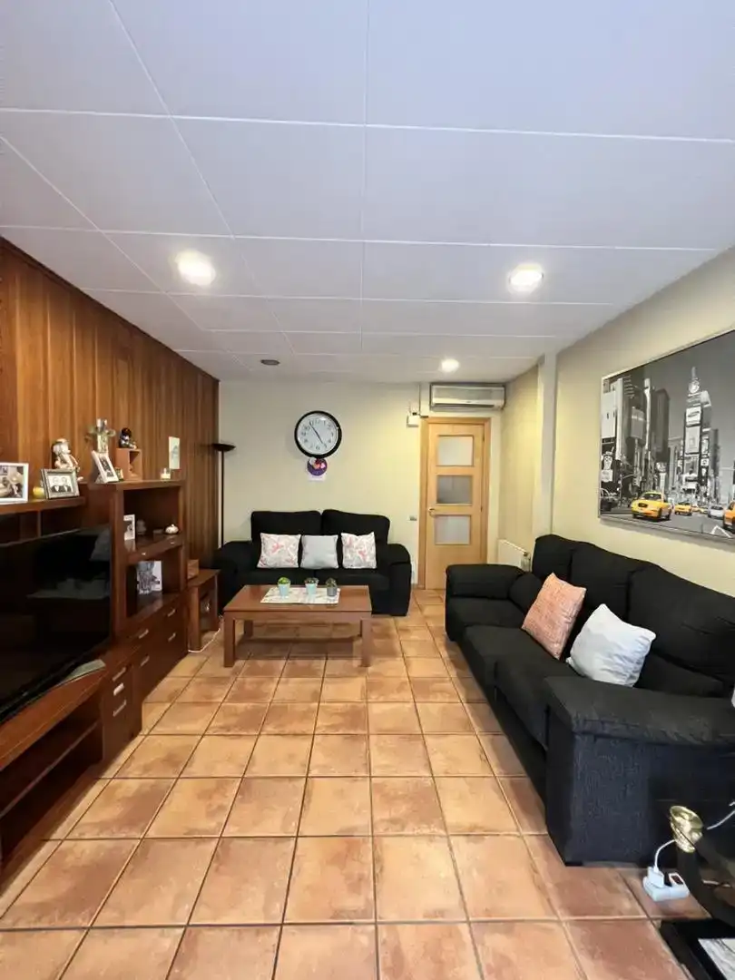 Sala d'estar de Casa o xalet en venda en Vilanova i la Geltrú amb Aire condicionat i Balcó
