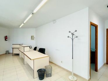 Business premises to rent in Ponent