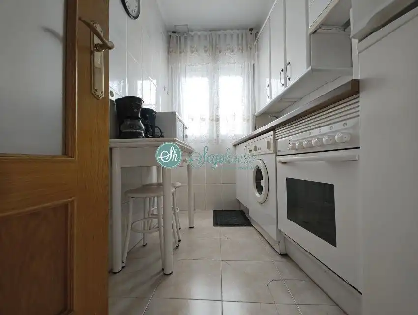 Cocina de Piso de alquiler en San Cristóbal de Segovia con Calefacción, Parquet y Amueblado
