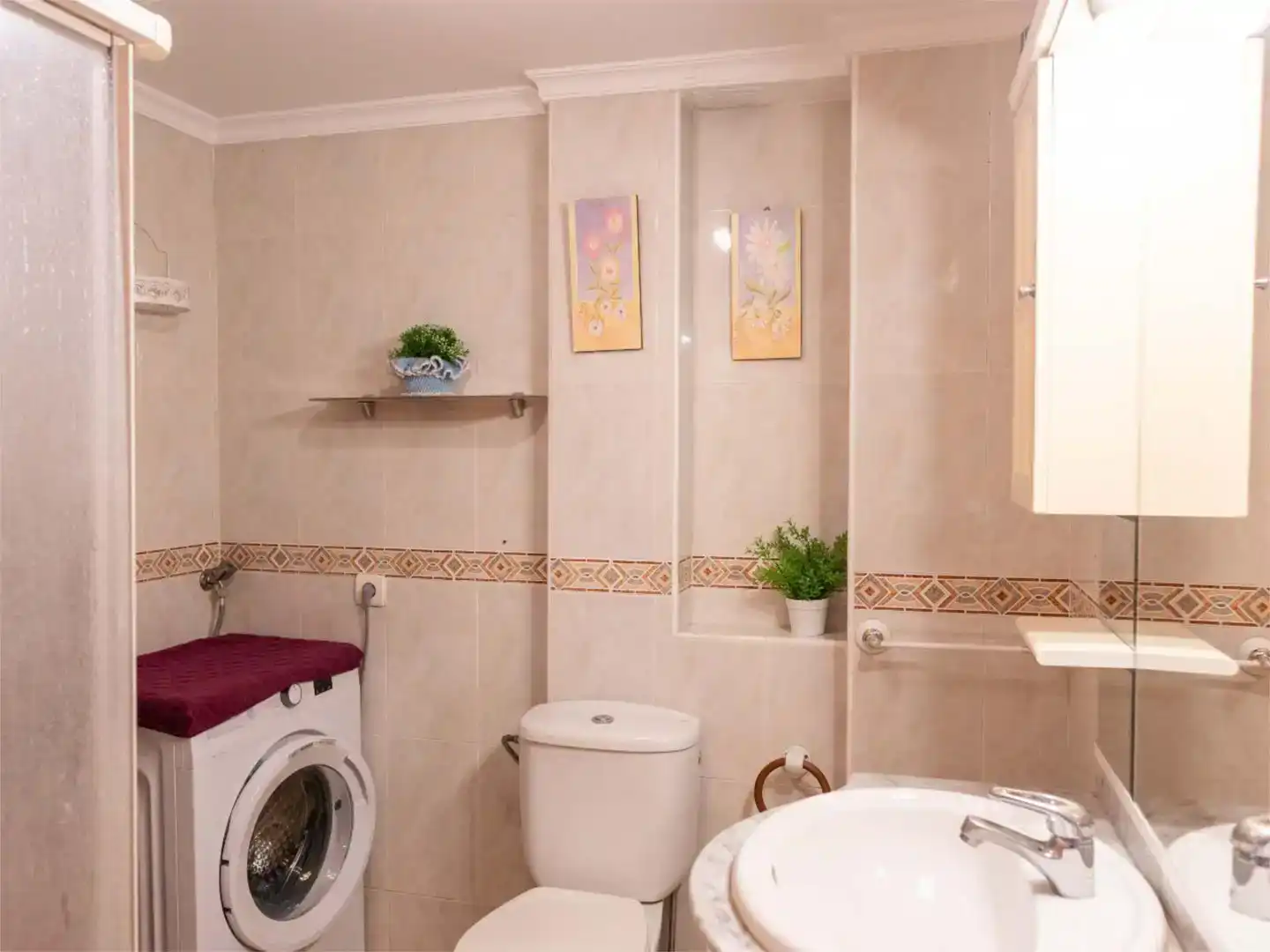 Bany de Apartament de lloguer en Almuñécar amb Piscina i Moblat
