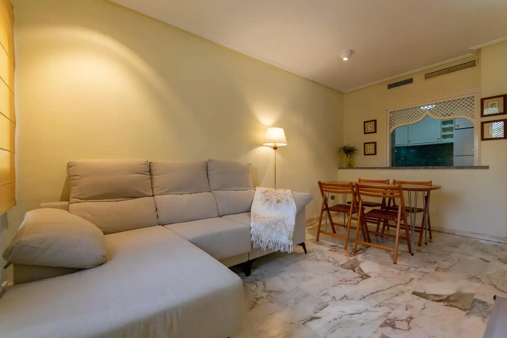 Sala de estar de Piso de alquiler en Santa Pola con Terraza y Piscina comunitaria