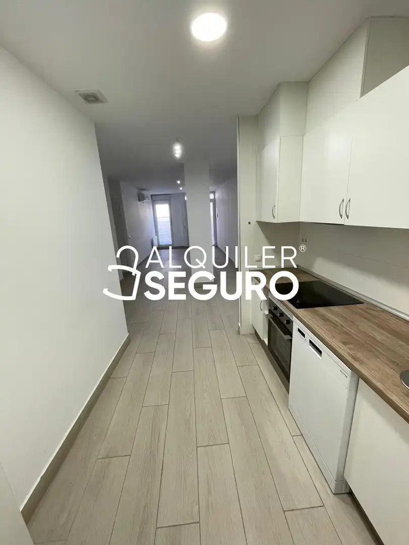 Cuina de Pis de lloguer en Madrid amb Aire condicionat i Calefacció