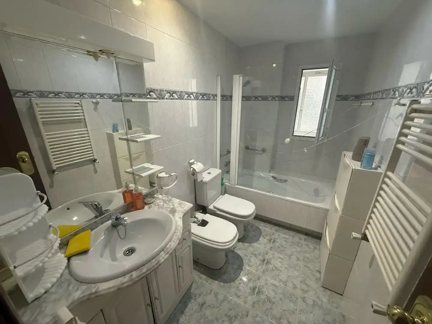 Bathroom of Flat for share in Madrid  with Furnished and Balcony