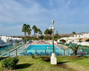 Piscina de Casa adosada en venda en San Bartolomé de Tirajana amb Jardí privat, Terrassa i Piscina comunitària