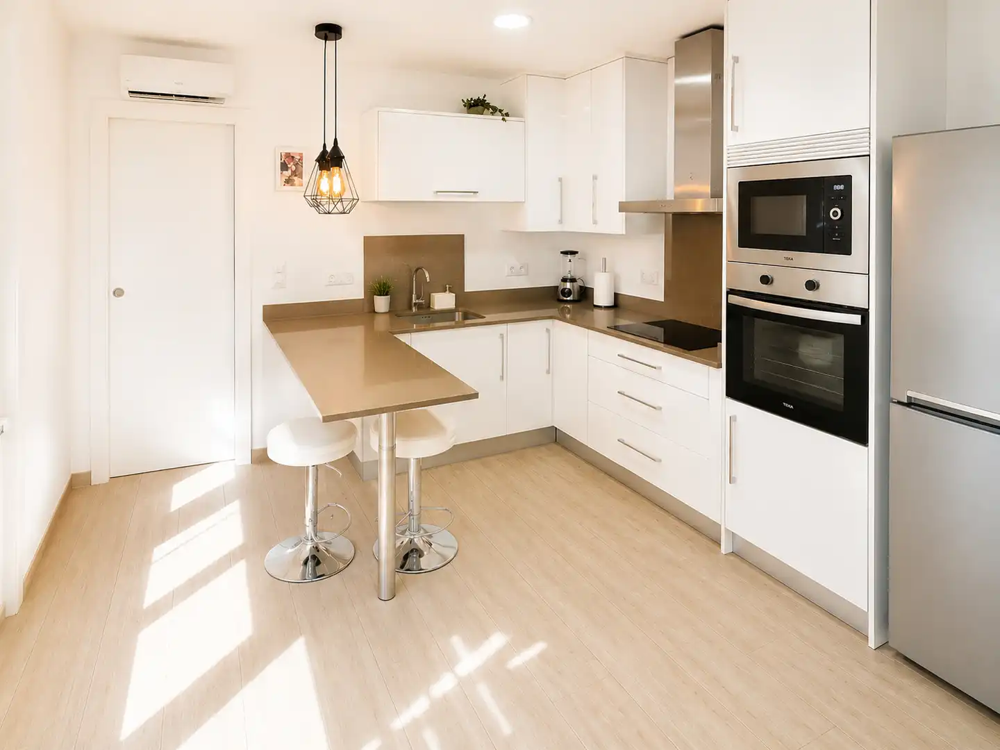 Cocina de Planta baja en venta en Santa Coloma de Gramenet