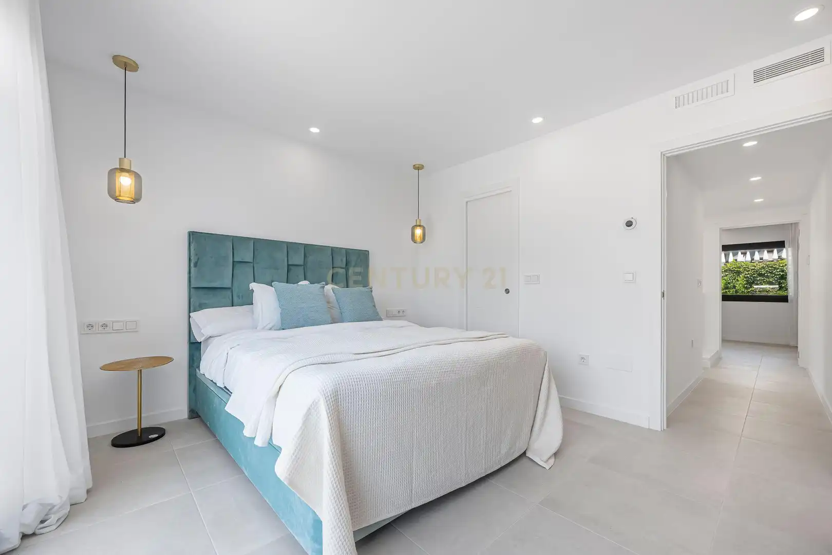 Schlafzimmer von Haus oder Chalet zum Verkauf in Marbella mit Klimaanlage, Privatgarten und Abstellraum