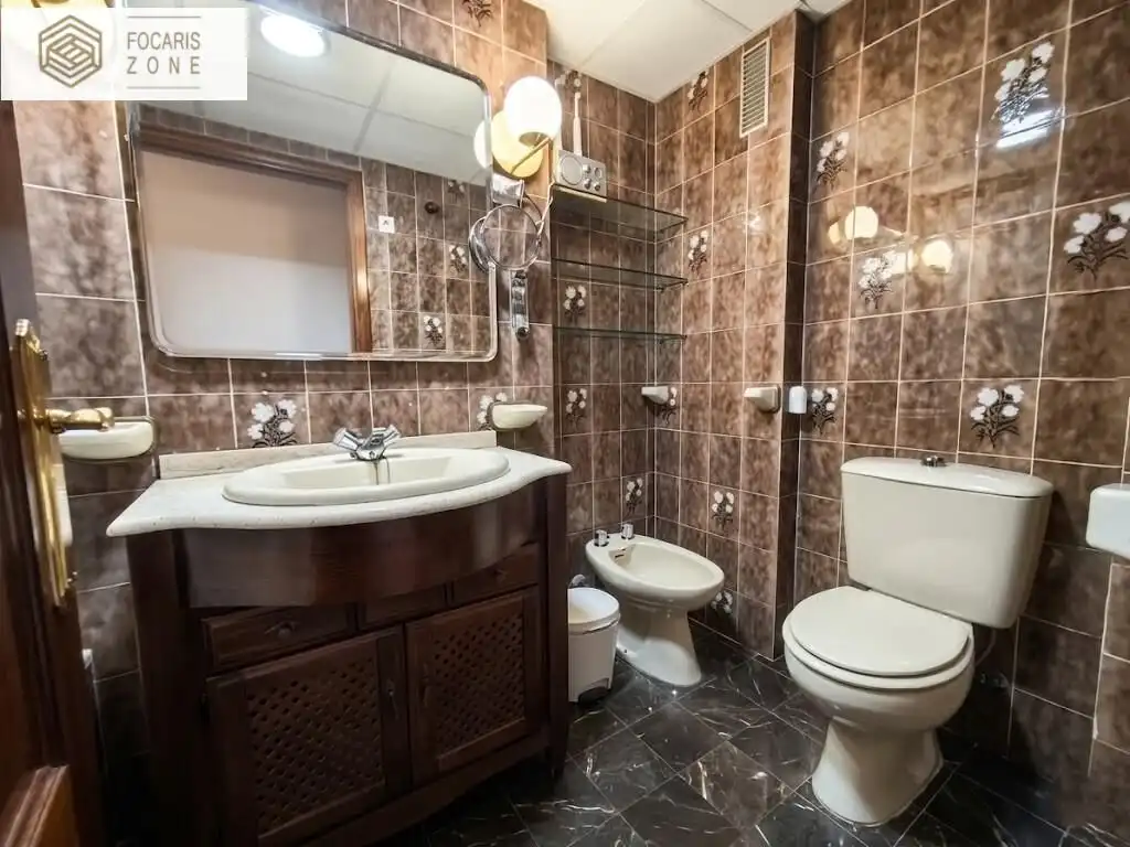 Baño de Piso en venta en Málaga con Aire acondicionado, Calefacción y Jardín privado