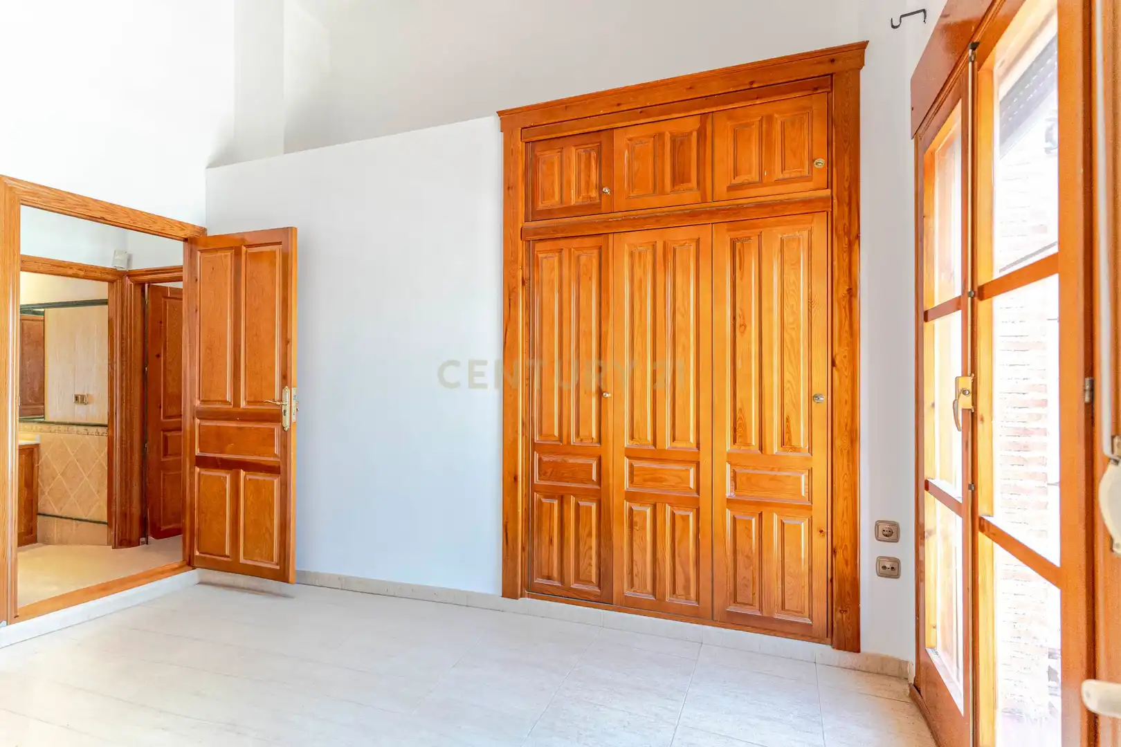 Haus oder Chalet zum Verkauf in Granada mit Klimaanlage, Privatgarten und Abstellraum