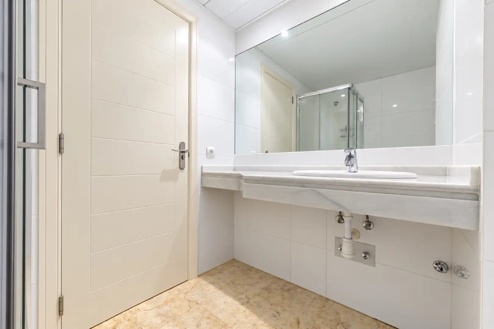 Bathroom of Apartments for sale in Calahonda 