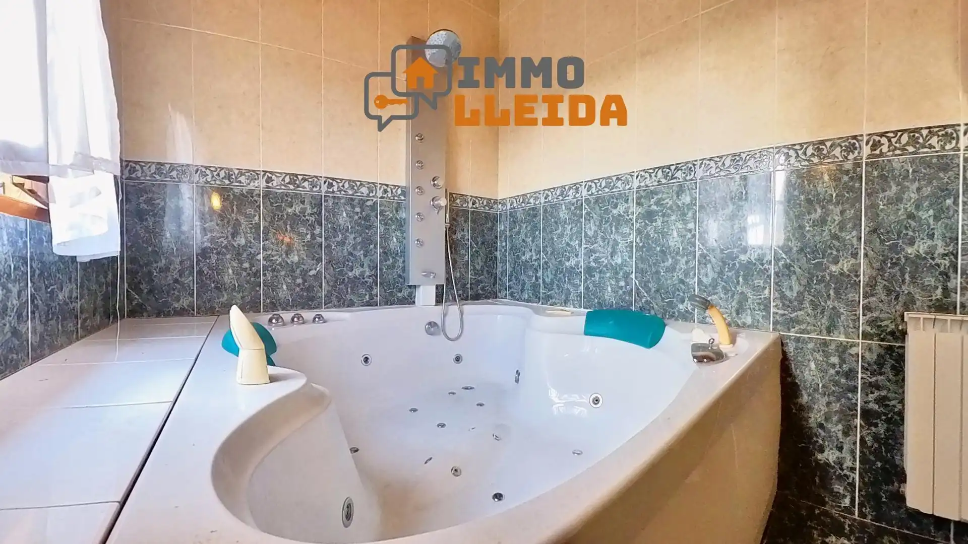 Casa con terraza en venta en Calle Sant Armengol 4, imagen 37