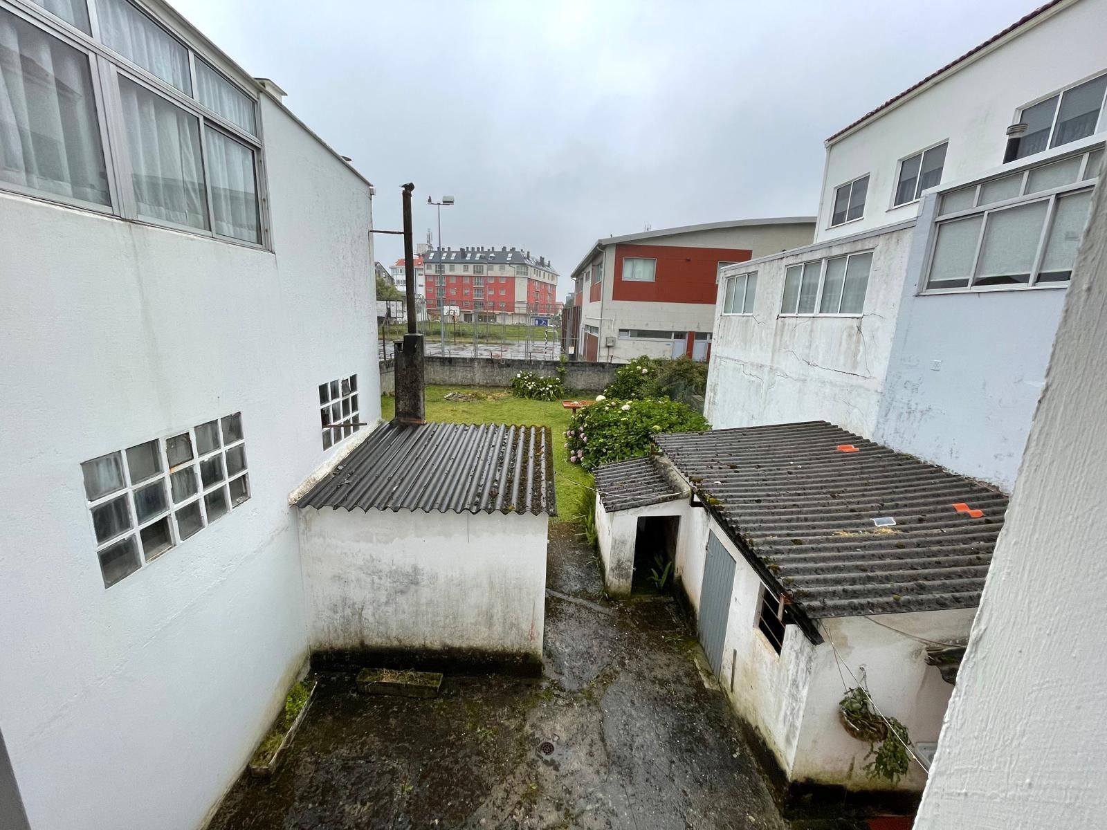Vista exterior de Casa adosada en venda en Narón amb Jardí privat, Terrassa i Traster
