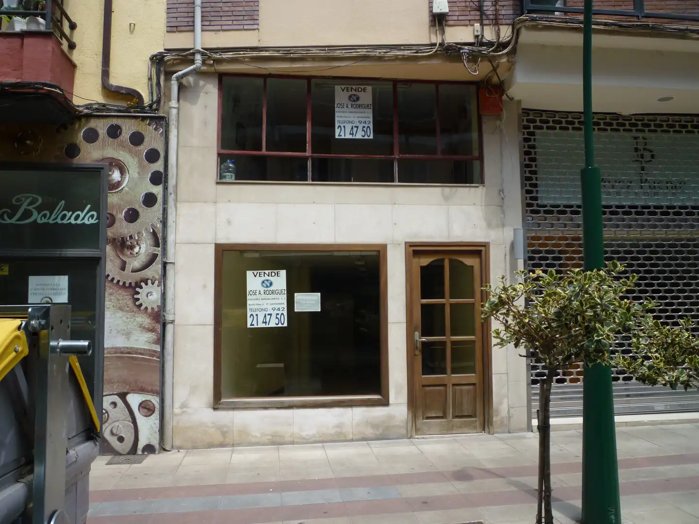 Vista exterior de Local en venda en Torrelavega 