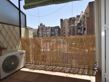 Flat with balcony for sale in Gran Via de les Corts Catalanes 45