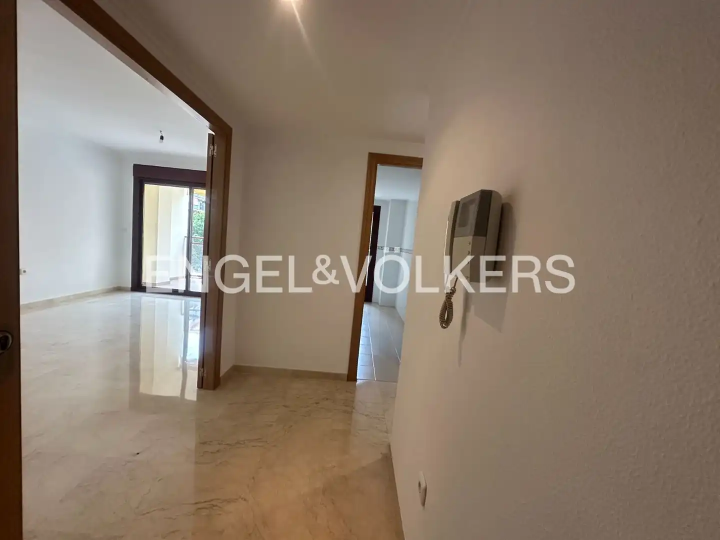 Wohnung zur Miete in Valencia mit Klimaanlage, Heizung und Privatgarten