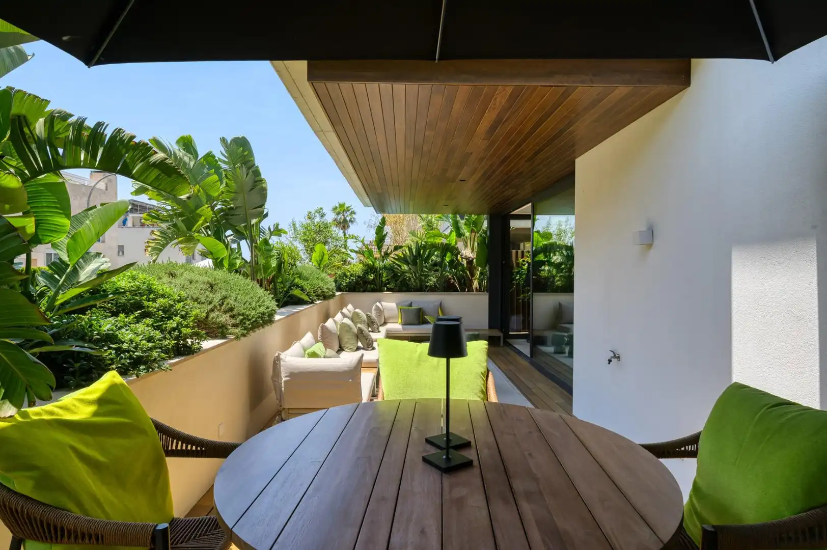 Terrasse von Erdgeschoss zum Verkauf in  Palma de Mallorca mit Klimaanlage, Heizung und Privatgarten