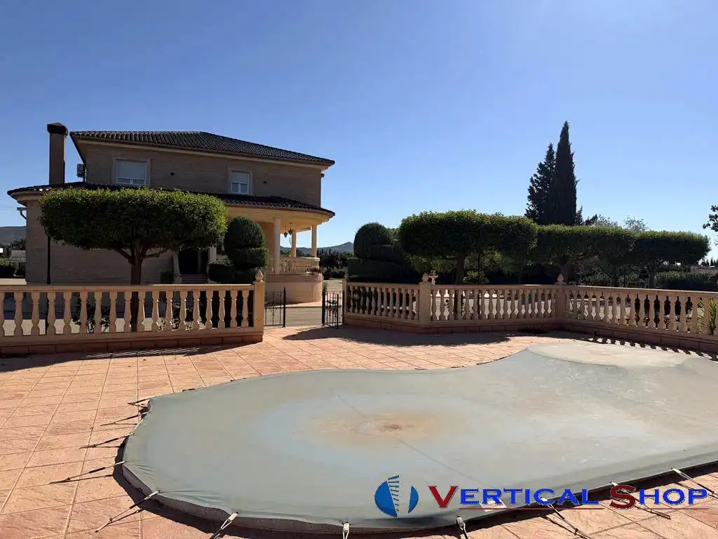 Vista exterior de Casa o xalet en venda en Yecla amb Aire condicionat i Calefacció