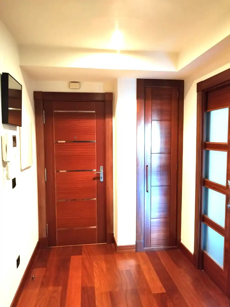 Flat for rent in Vigo   with Parquet flooring