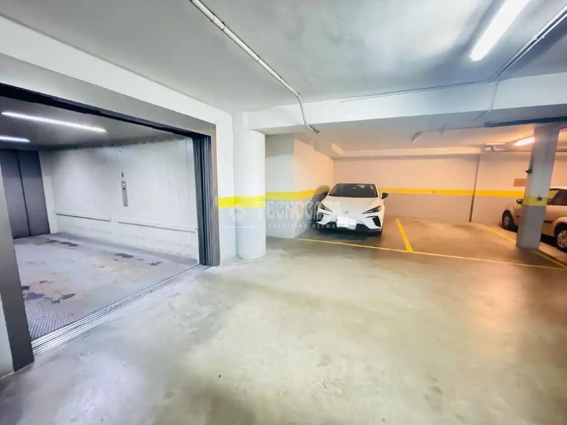 Parking de Piso en venta en Madrid con Aire acondicionado, Calefacción y Balcón