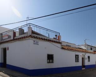 Vista exterior de Casa adosada en venda en Campo de Criptana amb Aire condicionat, Calefacció i Terrassa