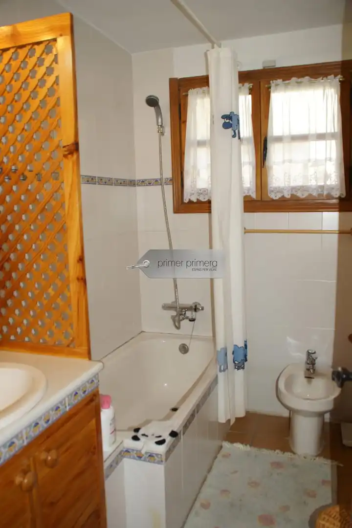 Baño de Casa o chalet en venta en Sahún con Calefacción, Jardín privado y Parquet