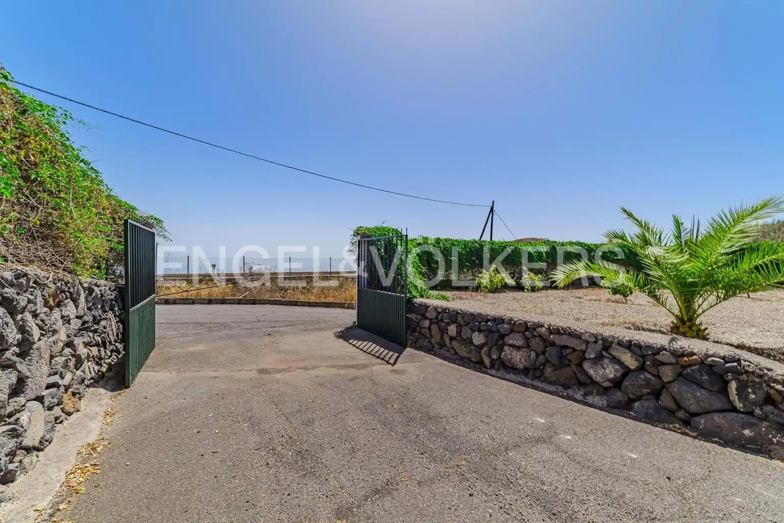 Vista exterior de Casa o xalet en venda en Granadilla de Abona amb Aire condicionat, Terrassa i Moblat